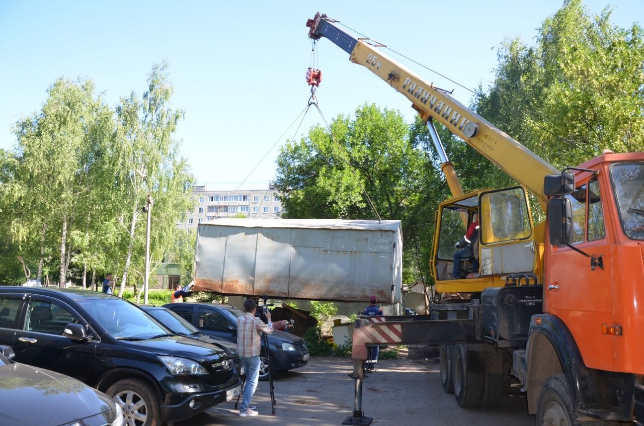 Администрация Кировского района информирует о необходимости сноса гаражей