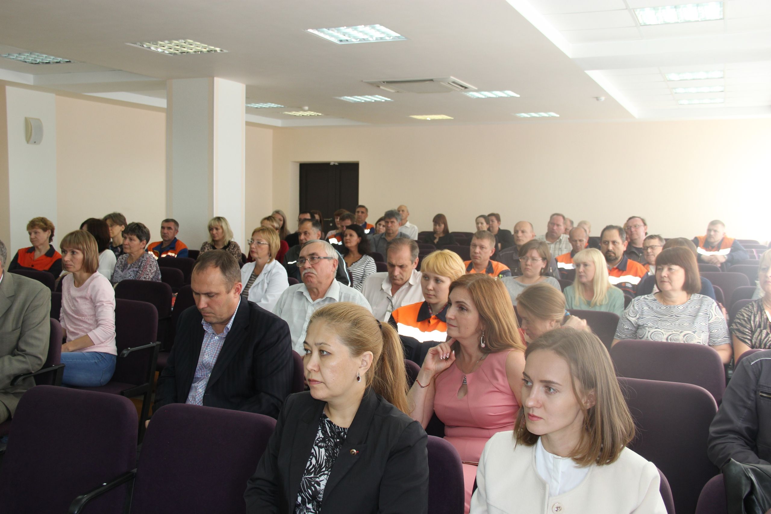 Информационные группы Администрации Калининского района встречаются с коллективами предприятий и учреждений