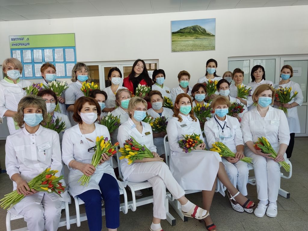 В Уфе прошла очередная акция для врачей «Цветы для души»