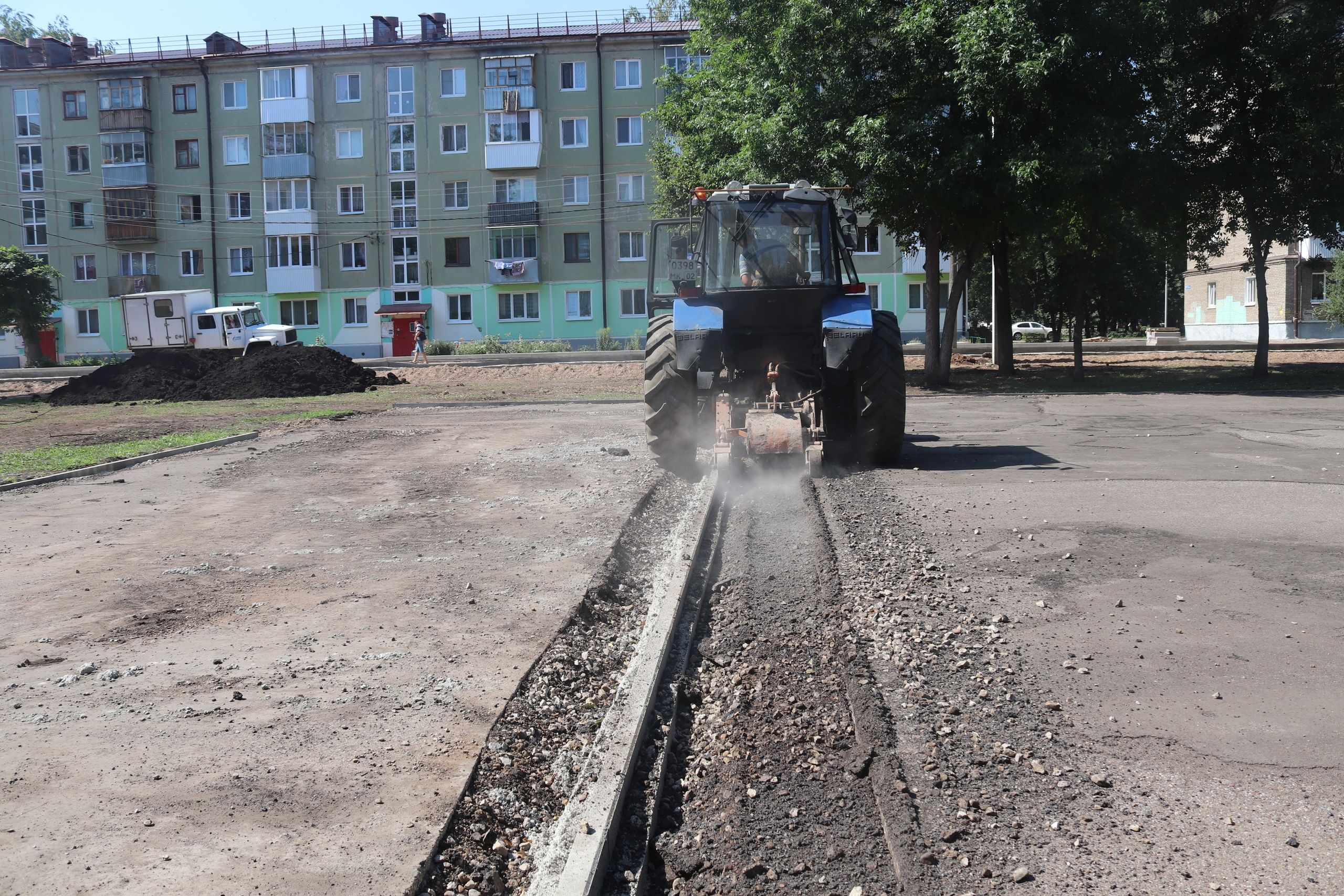 В Демском районе продолжается масштабное благоустройство по программе «Башкирские дворики»