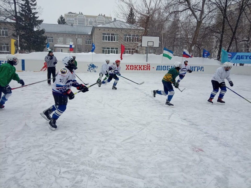 Спортсмены Кировского района победили в хоккейном турнире в старшей возрастной группе.