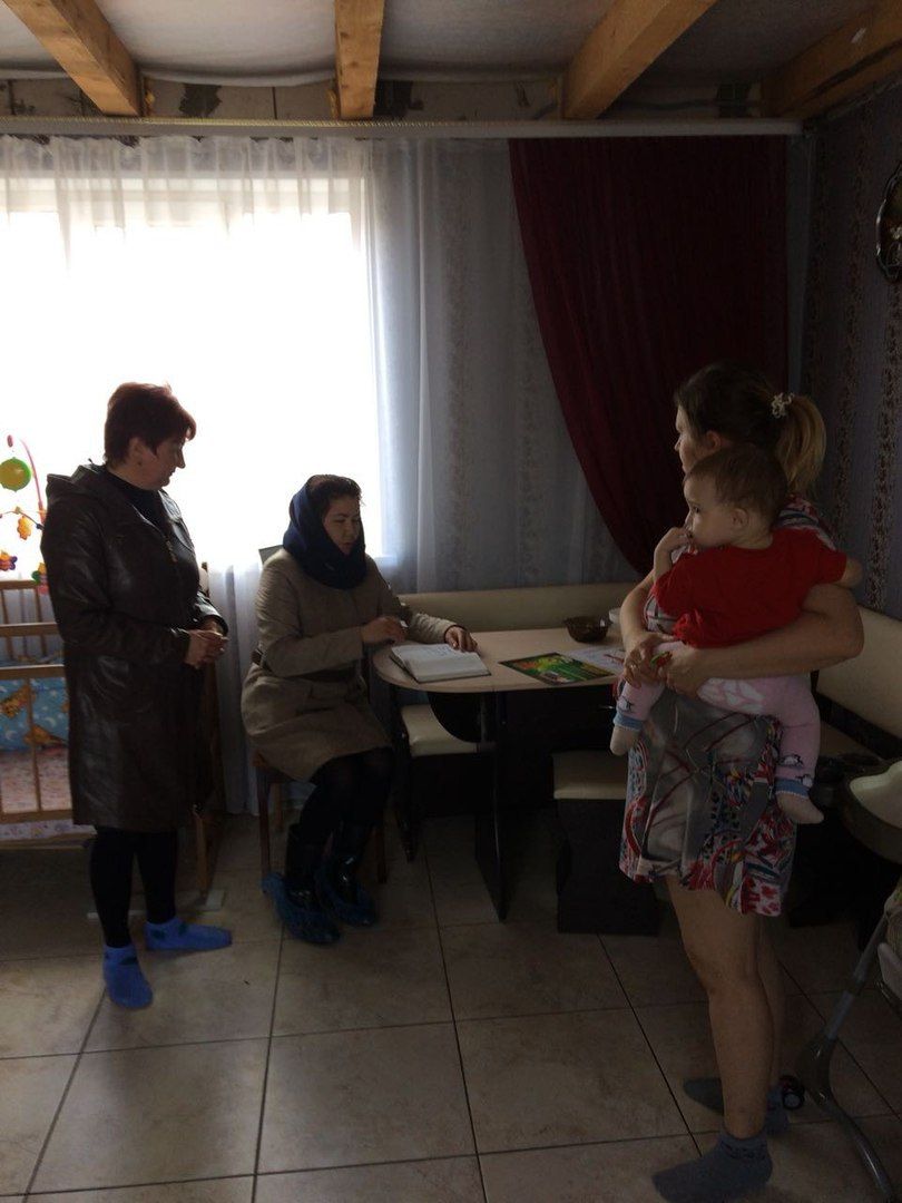 Специалисты Калининского района консультируют население