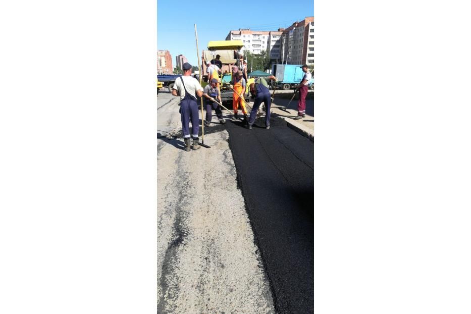 В Калининском районе продолжается ямочный ремонт дорог