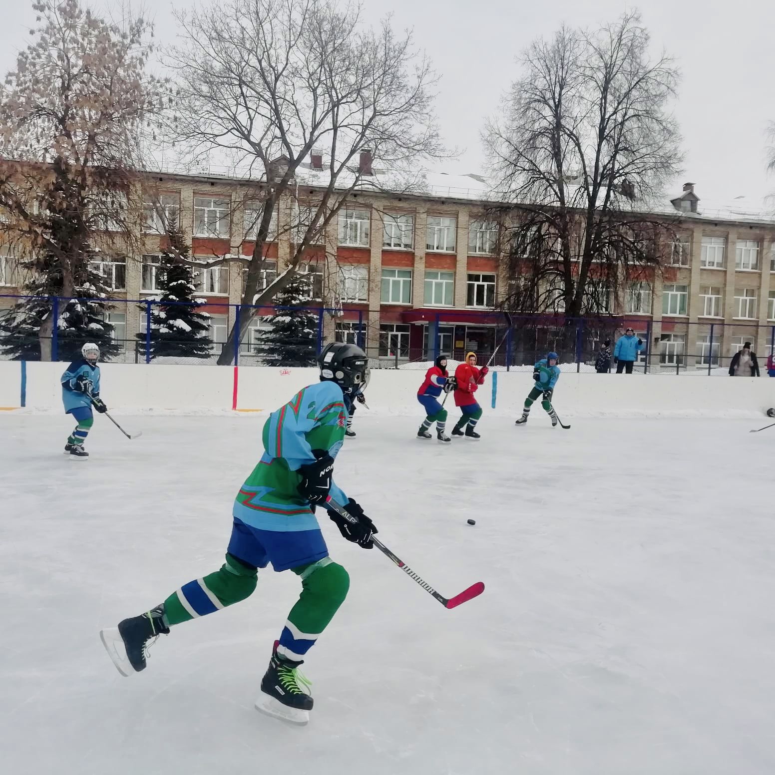В Советском районе прошёл Кубок выходного дня по хоккею