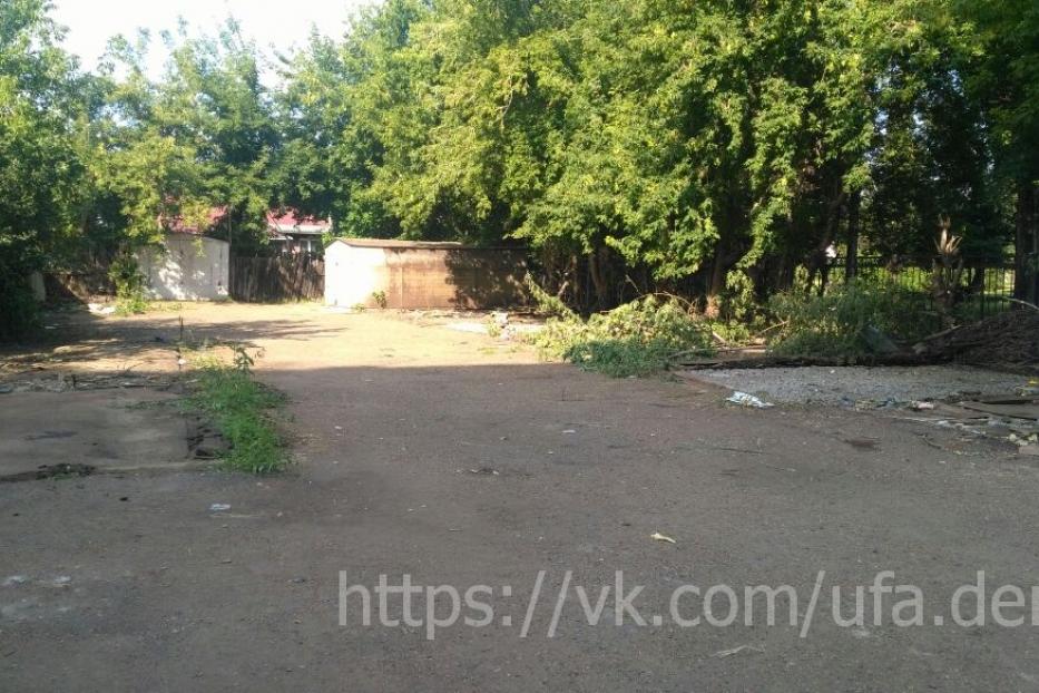В Демском районе Уфы снесли 15 гаражей, расположенных возле детского сада 