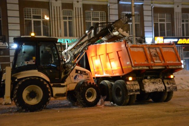 За ночь с территории Кировского района вывезено 2400 кубометров снега