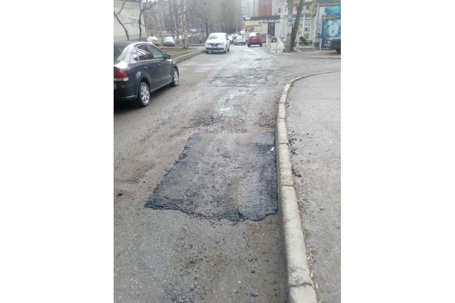 В Кировском районе Уфы продолжается ямочный ремонт дорог