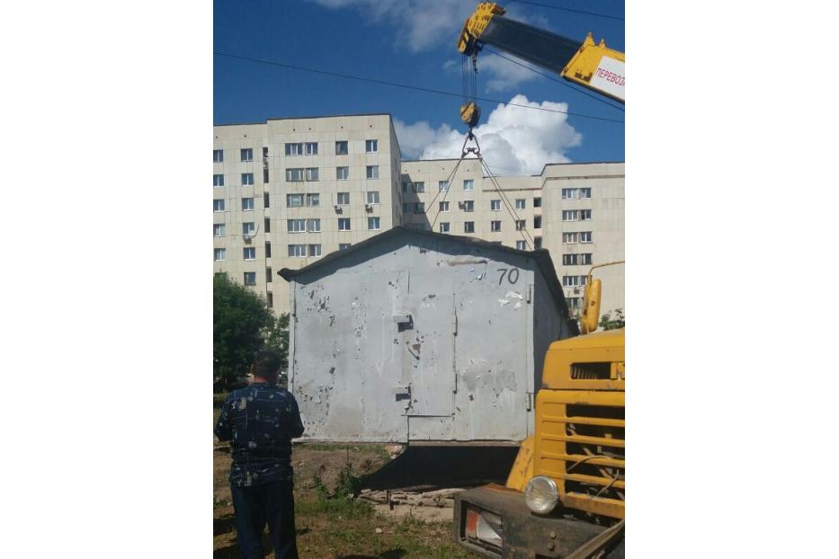 В Октябрьском районе продолжается работа по демонтажу незаконно установленных металлических строений