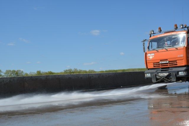 Набережная реки Белой очищается после паводка