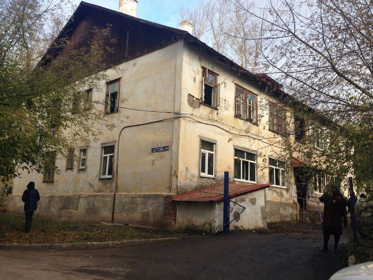 В Администрации Советского района ведутся мероприятия по ликвидации последствий возгорания и восстановления жилого дома по улице 8 Марта