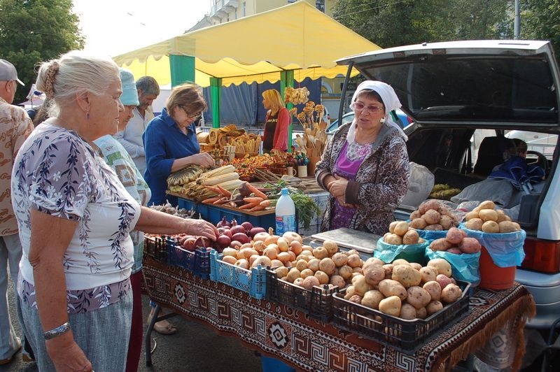 Иглинский мёд и иглинский лук – на ярмарке в Орджоникидзевском районе
