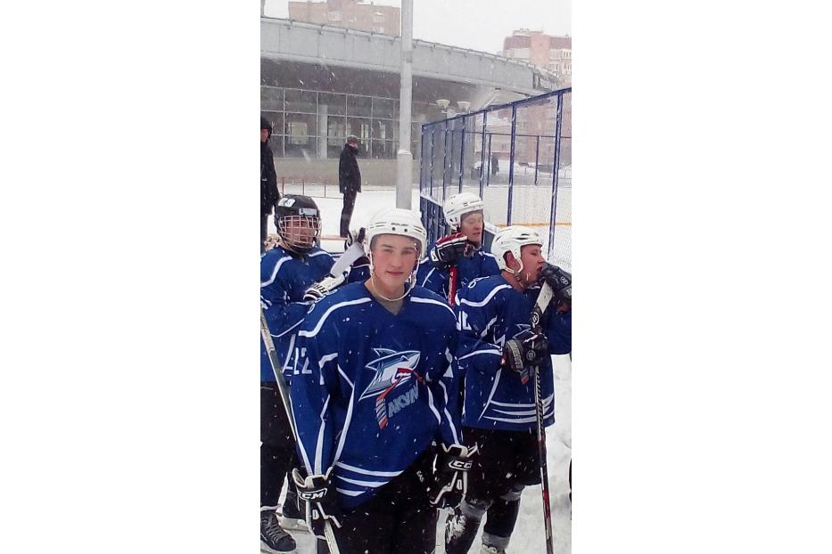 На ледовой площадке возле УСА «Уфа-Арена» стартовали соревнования по хоккею с шайбой «Кубок Кометы»