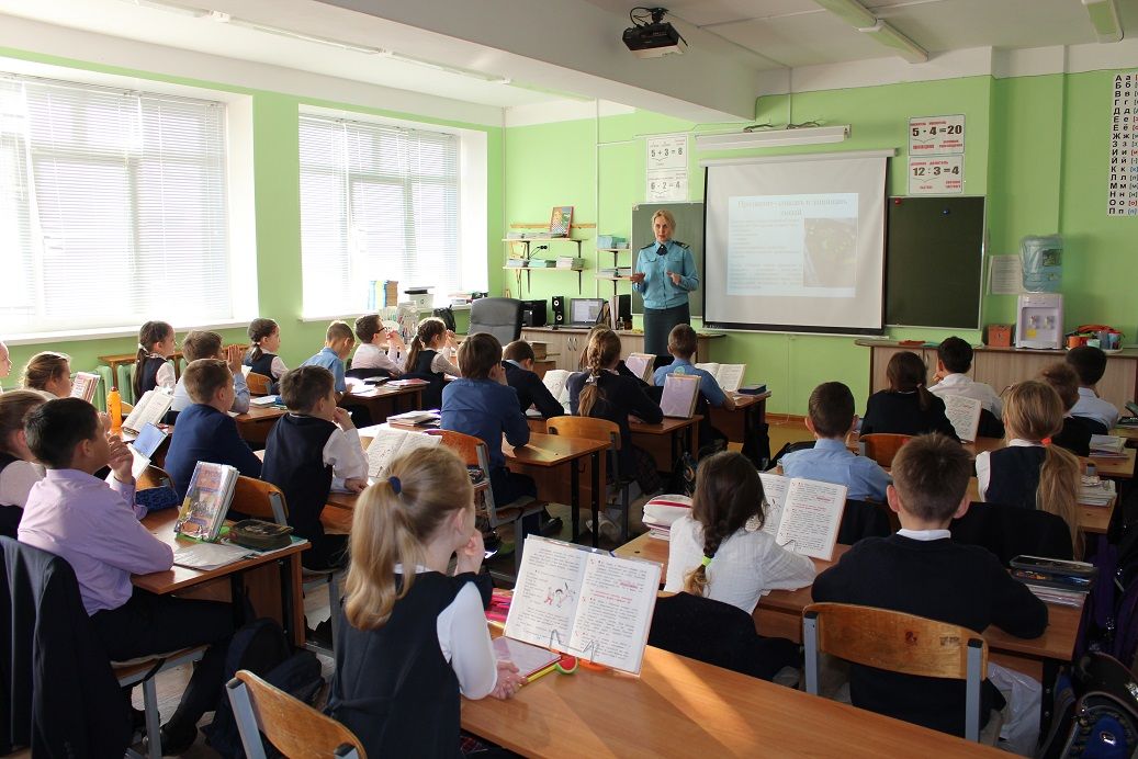 Школьники Ленинского района столицы готовятся к предстоящему конкурсу «Юный друг пожарных»