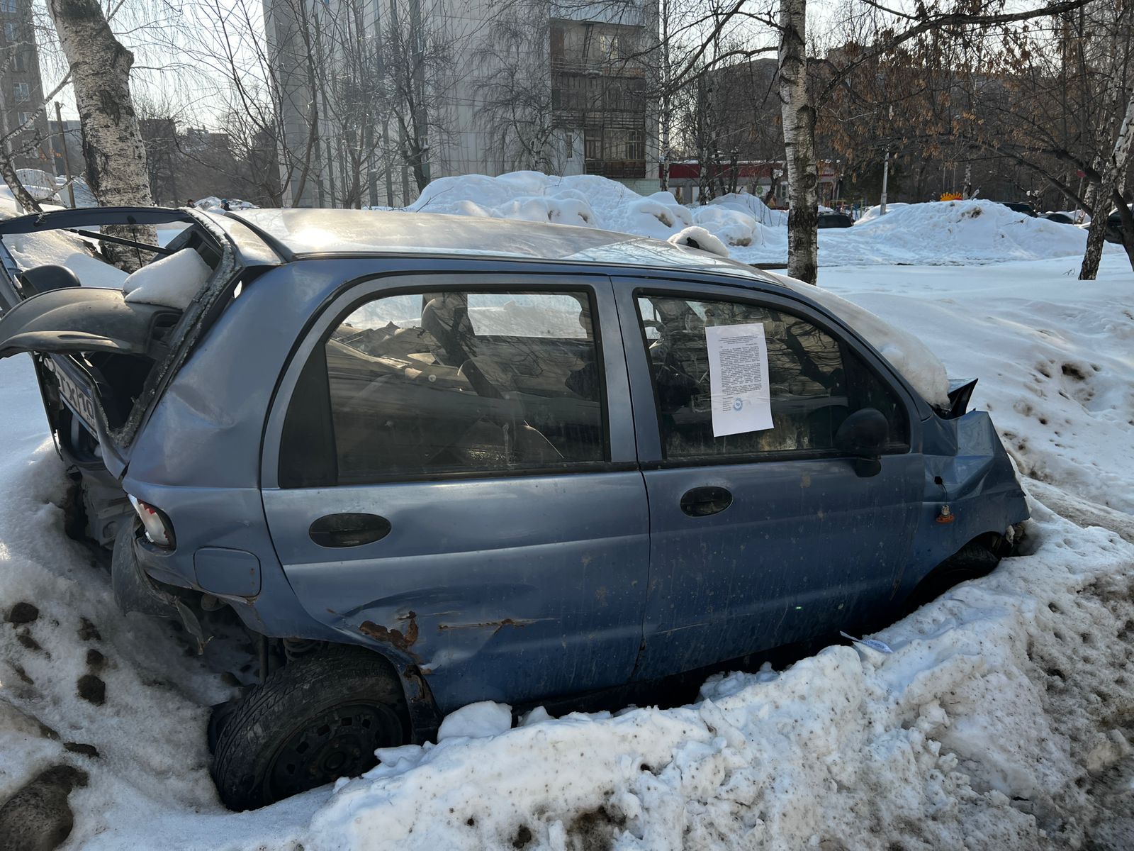 В Октябрьском районе Уфы на 22 брошенных автомобилях разместили уведомления об их добровольном перемещении