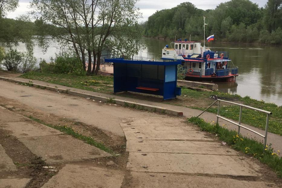 На паромной переправе «ДОК» в Калининском районе Уфы установили остановочный навес