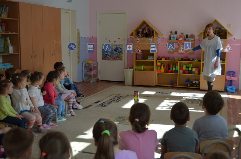 В дошкольных образовательных учреждениях Орджоникидзевского района прошла акция «Закрой окно – в доме ребенок»