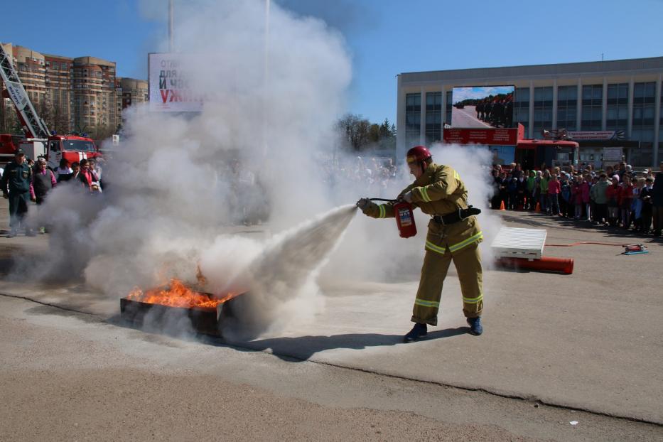 Калининцев приглашают посетить экспозицию пожарной техники 