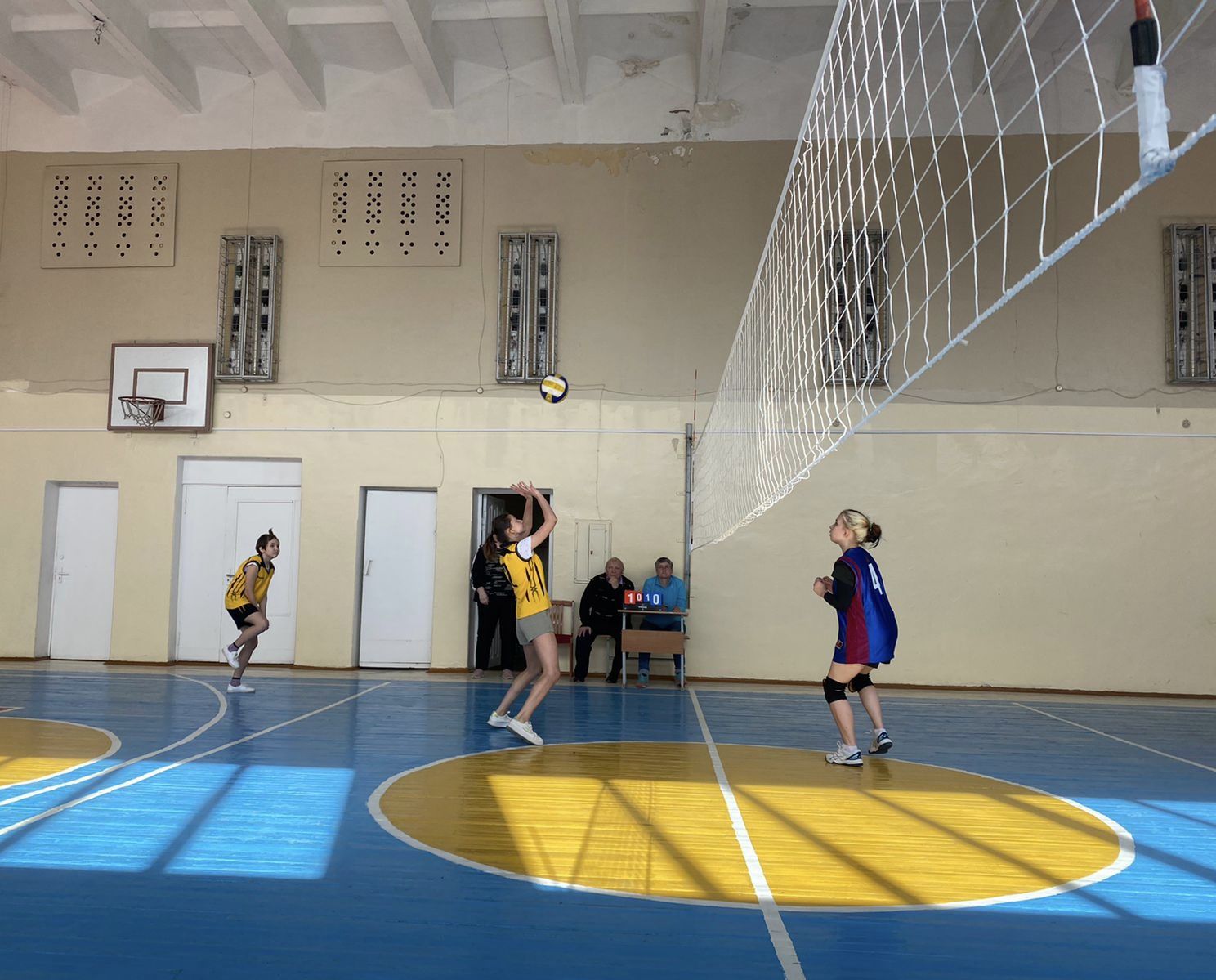 В Советском районе стартовало Первенство Советского района по волейболу