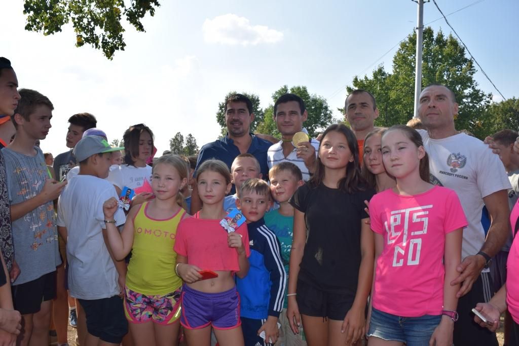 Чемпион Олимпиады-2016 Тимур Сафин посетил спортивный центр «Уфимский Сокол»