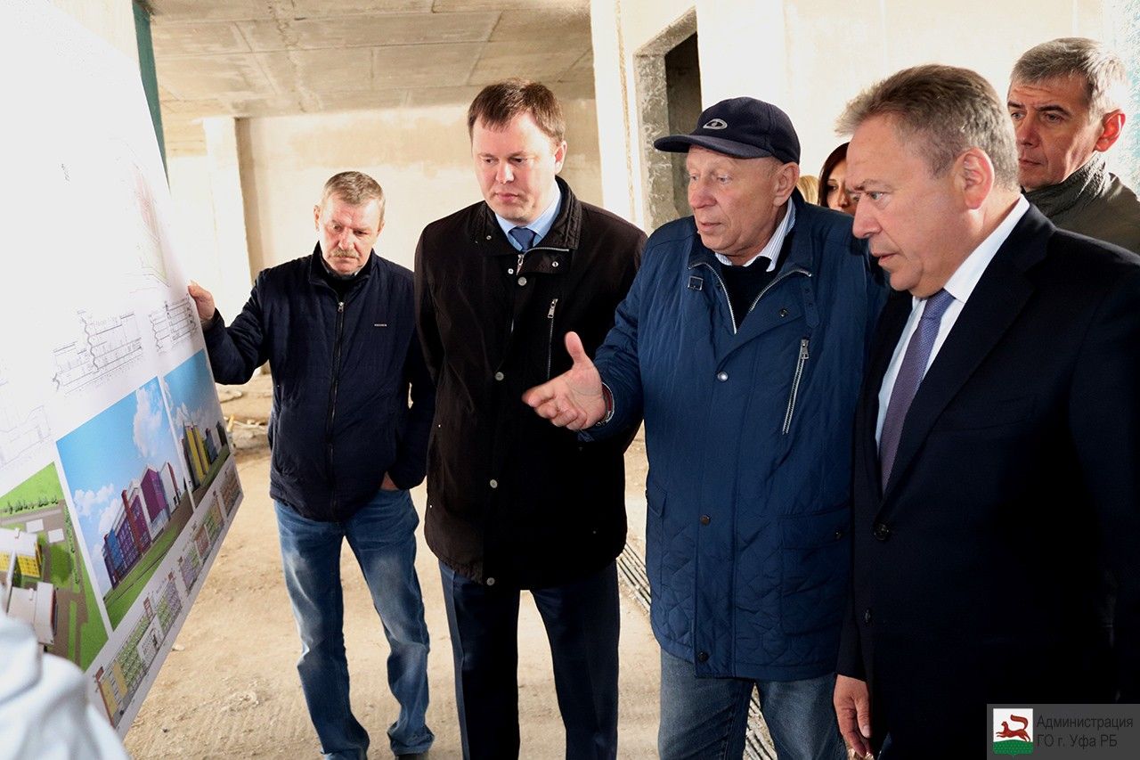 Ульфат Мустафин проинспектировал ход строительства новой школы в Демском районе
