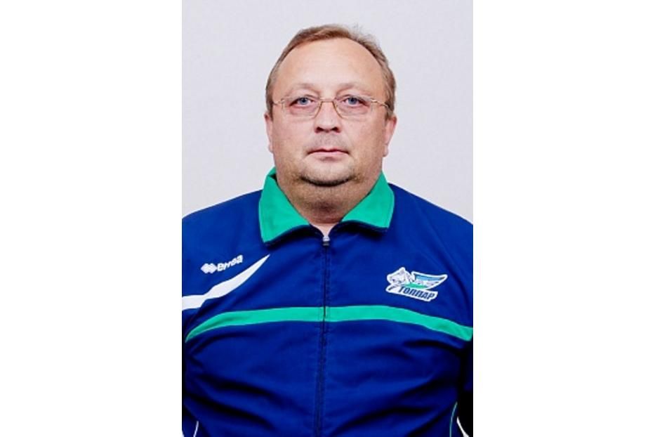 К акции "Звездный субботник" присоединился начальник команды молодежной хоккейной лиги «Толпар» Дмитрий Михайлов