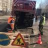 Коммунальные службы Октябрьского района избавляют дороги от ям