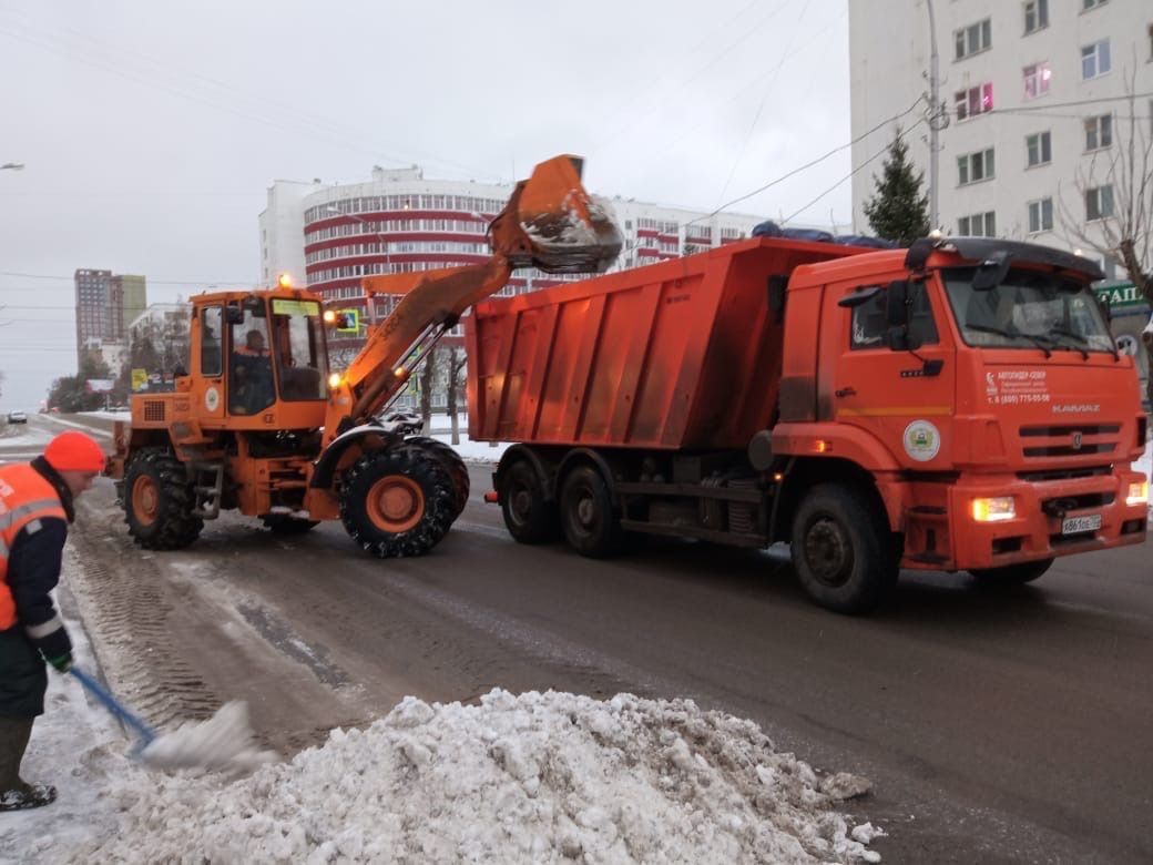 За минувшие сутки с улиц Уфы вывезли 5,5 тысяч кубометров снега