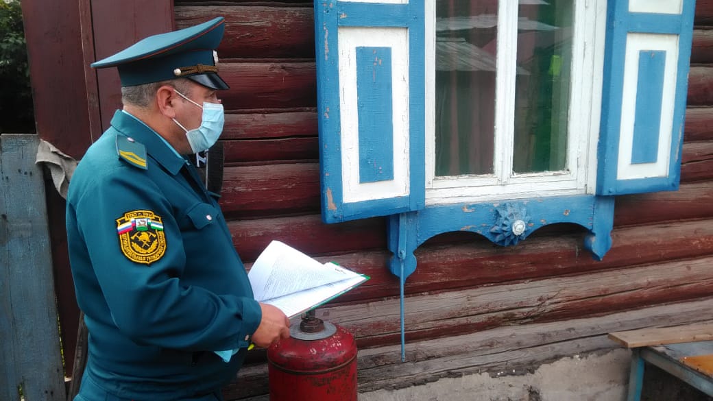 Пожарные провели профилактический рейд по улице Акназарова