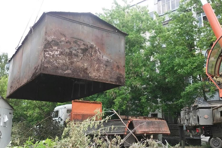 В Ленинском районе Уфы продолжается снос незаконно установленных металлических гаражей