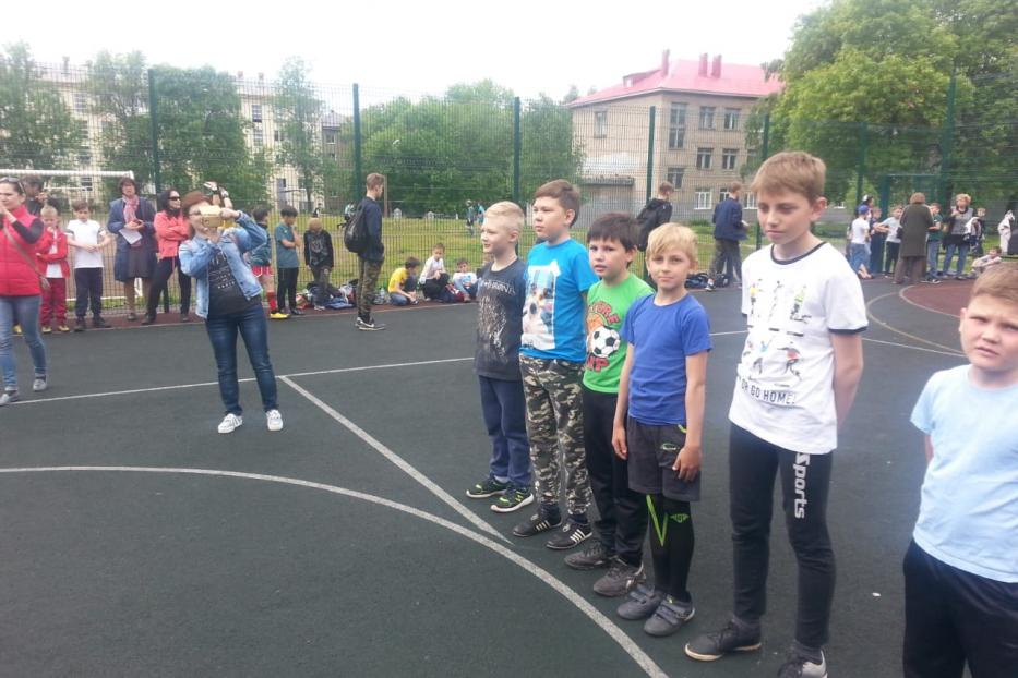 В Калининском районе проходит турнир по мини-футболу среди подростковых команд