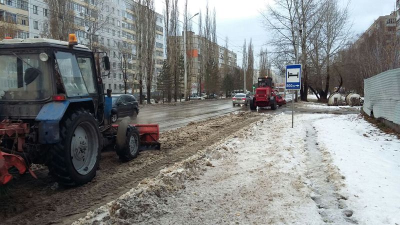 В Калининском районе ведутся работы по благоустройству и уборке снега