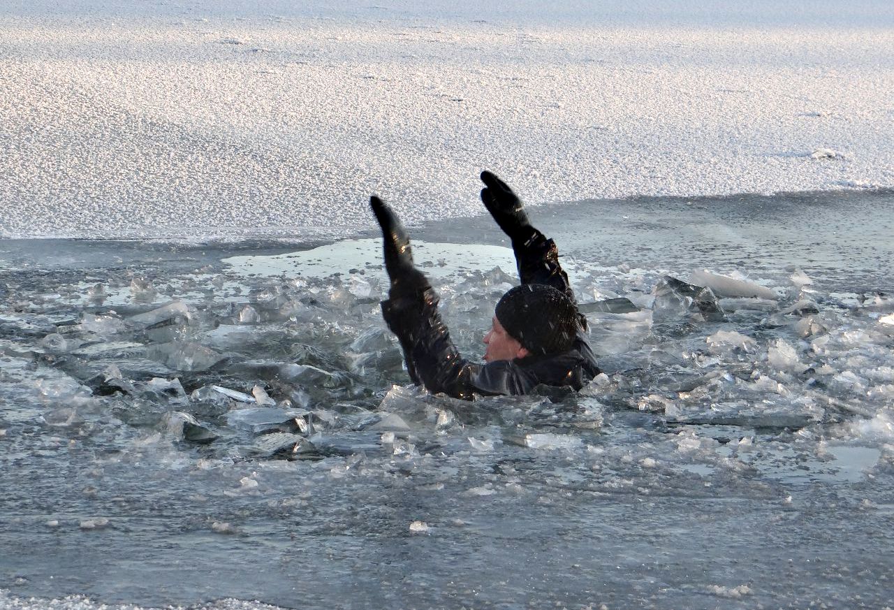 Нахождение на льду в весенний период опасно!
