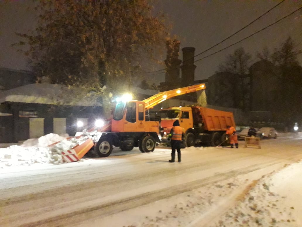 Жилищно-коммунальные службы Ленинского района Уфы продолжают уборку снега