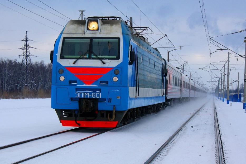 Работники Башкортостанской пригородной пассажирской компании на Уфимском железнодорожном вокзале поздравили пассажиров с Днем защитника Отечества