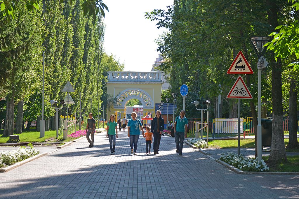 Ирек Ялалов проинспектировал ход реконструкции парка им. И. Якутова