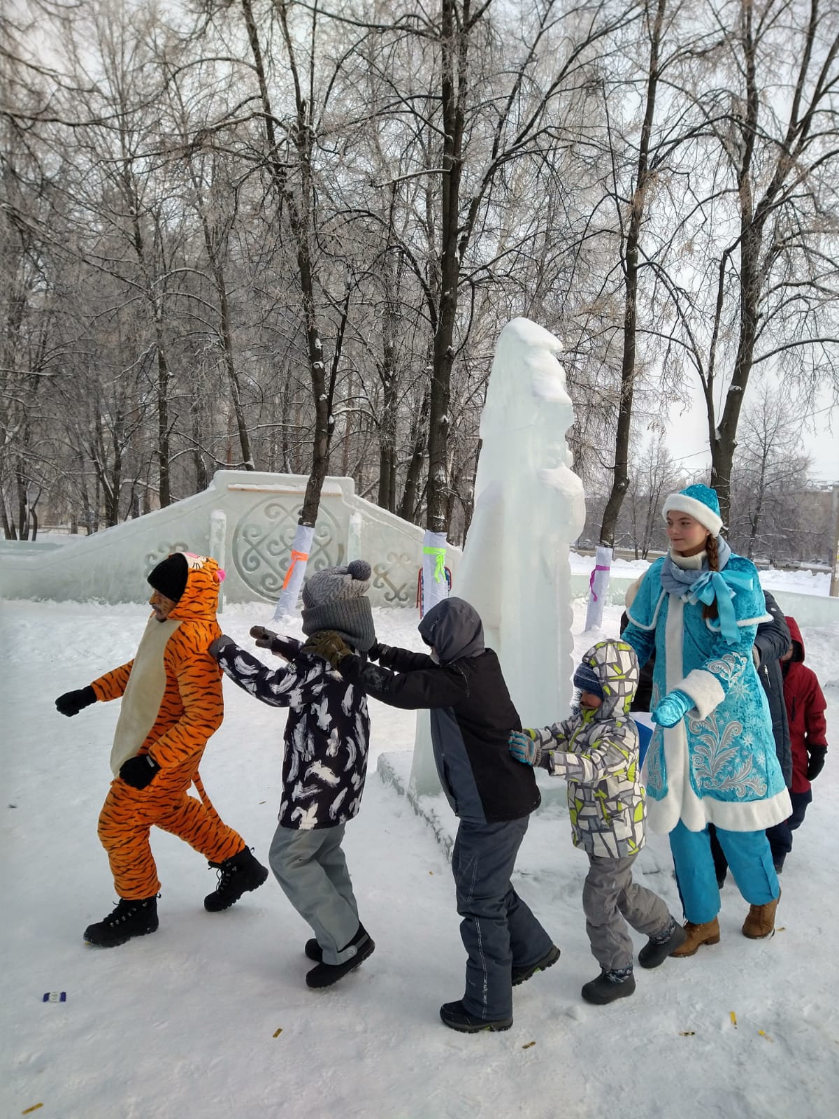В Советском районе продолжаются праздники возле Детской филармонии