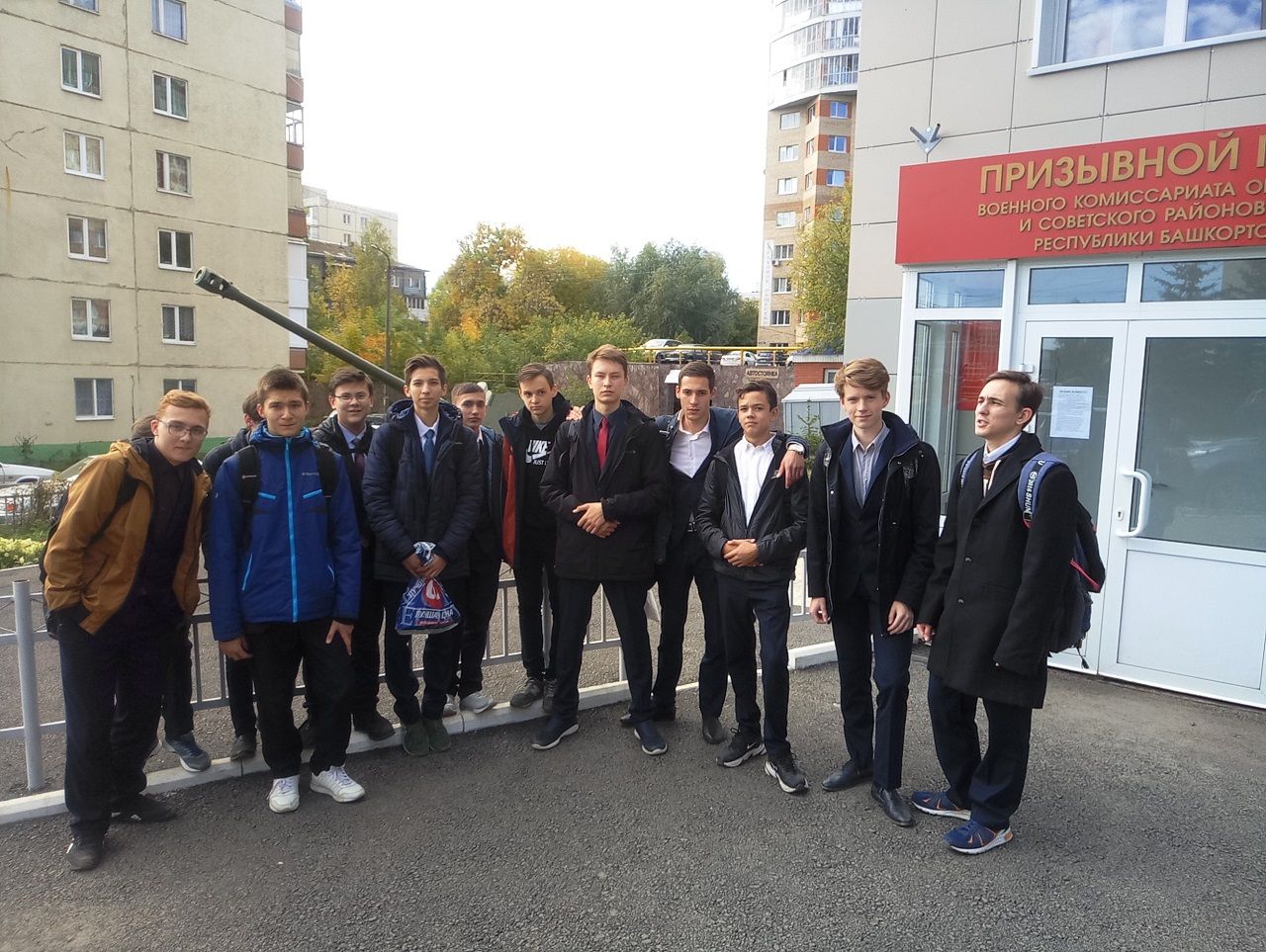 Школьники Октябрьского района побывали в Военном комиссариате 