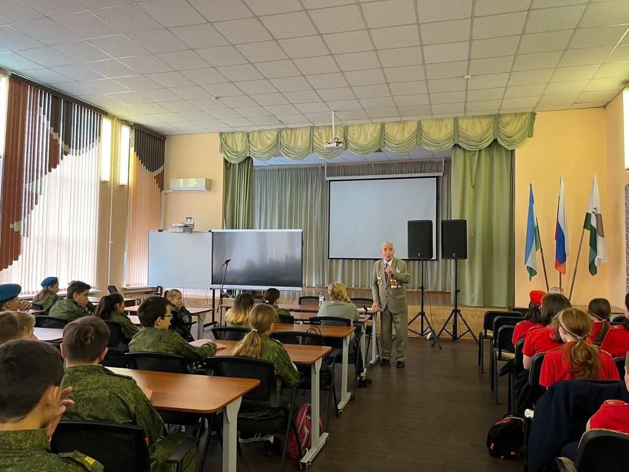 В школах Калининского района проходят уроки мужества