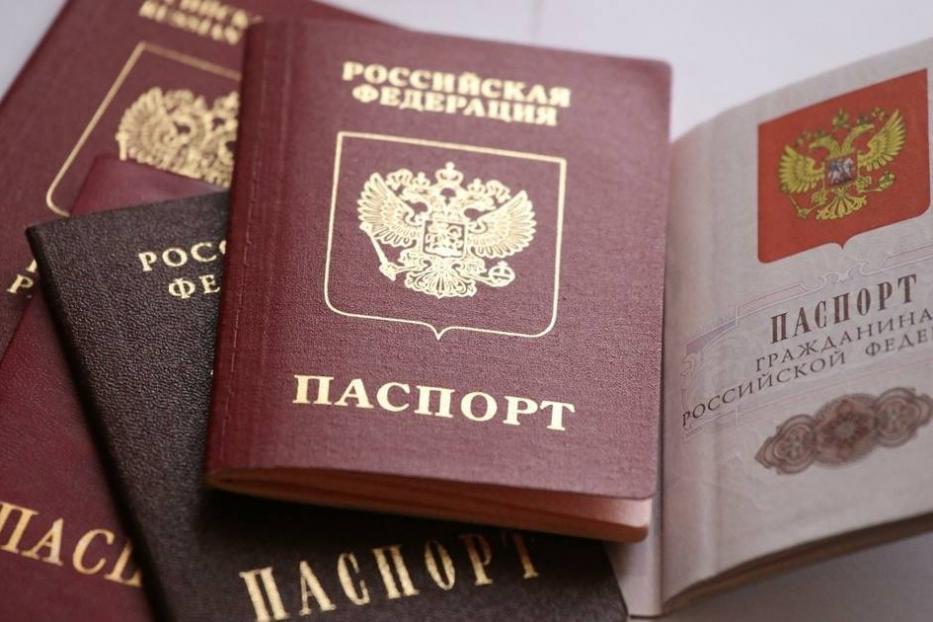 Паспорт обязаны иметь все граждане Российской Федерации, достигшие 14-летнего возраста