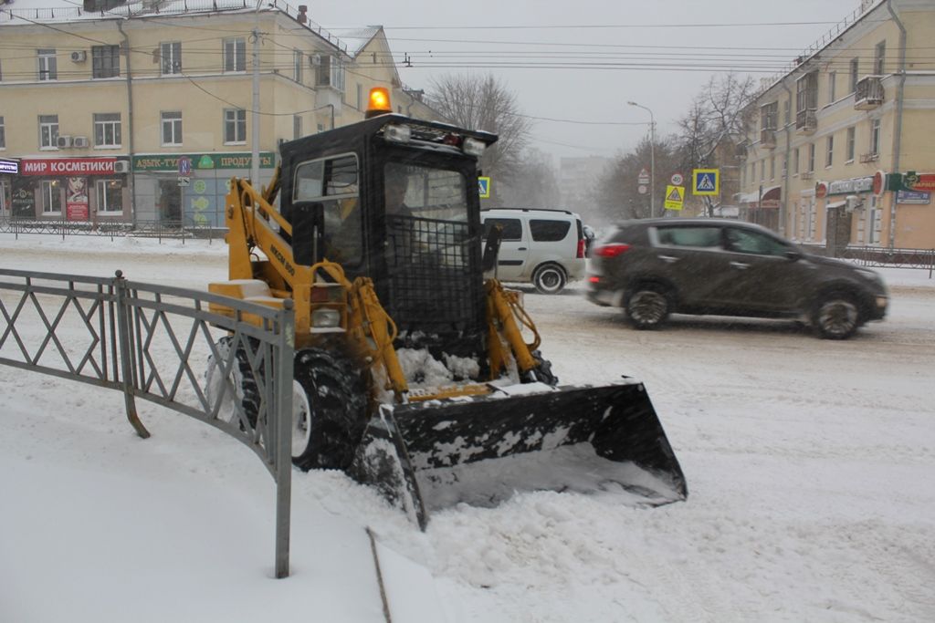 Очистка дворов и улиц района от снега проходит в круглосуточном режиме
