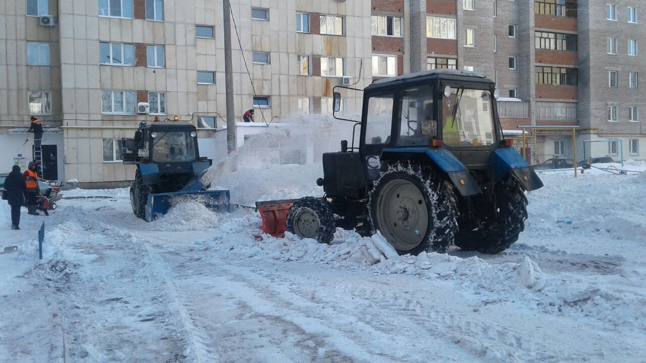 Коммунальные службы Советского района уделяют особое внимание борьбе с гололедом и очистке улиц от снега 
