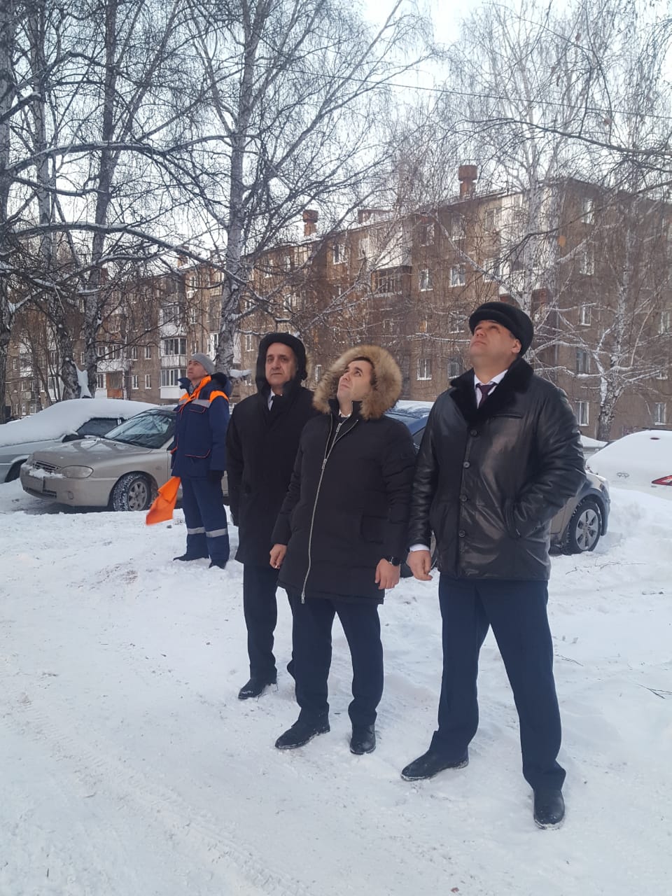 Сегодня в Калининском районе состоялся комиссионный обход дворовых территорий