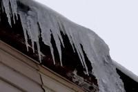 Осторожно – возможен сход снега с крыши!