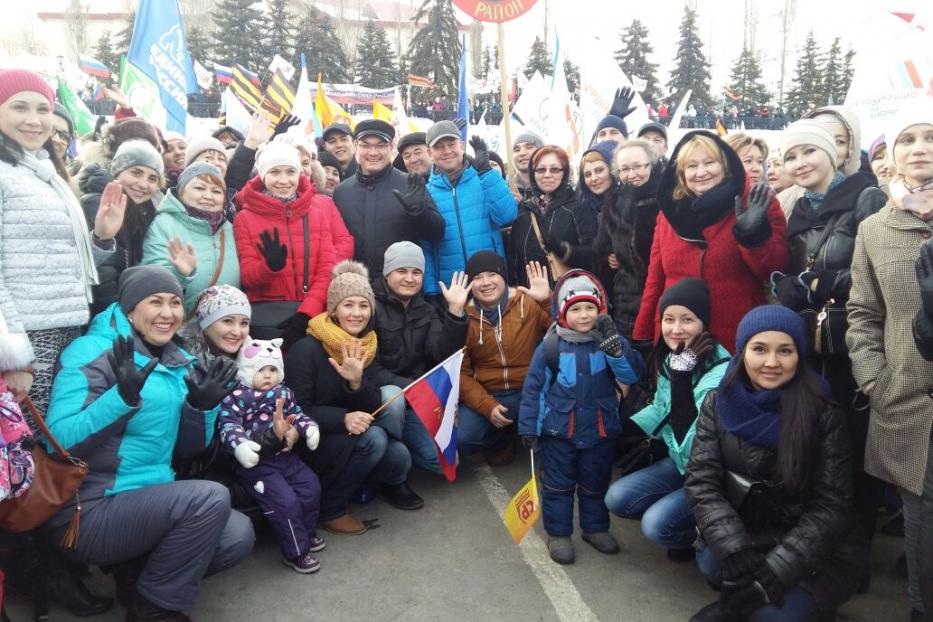 На площади Салавата Юлаева празднуют годовщину присоединения Крыма 
