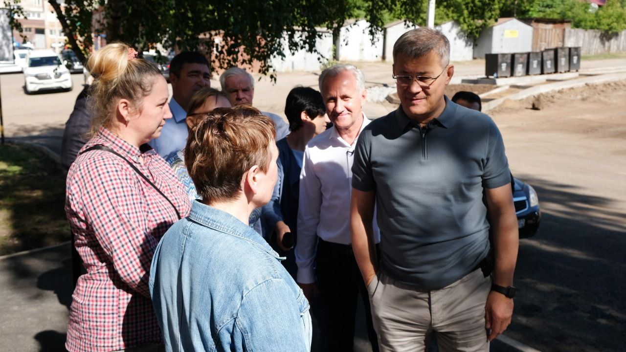 Радий Хабиров ознакомился с ходом реализации программы «Башкирские дворики» в Кировском районе