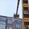 В Уфе производится очистка кровель жилых домов от снега и наледи