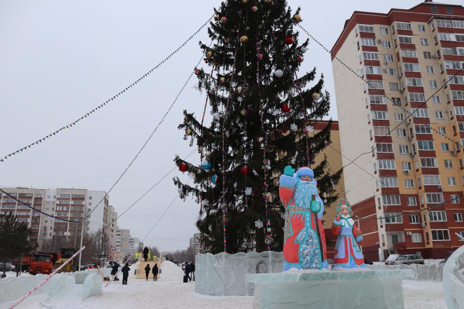 Главная елка Кировского района ждет ребят на праздник