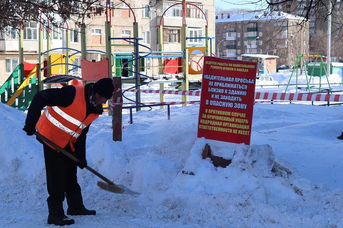 В Калининском районе Уфы продолжается комплексная очистка дворовых территорий
