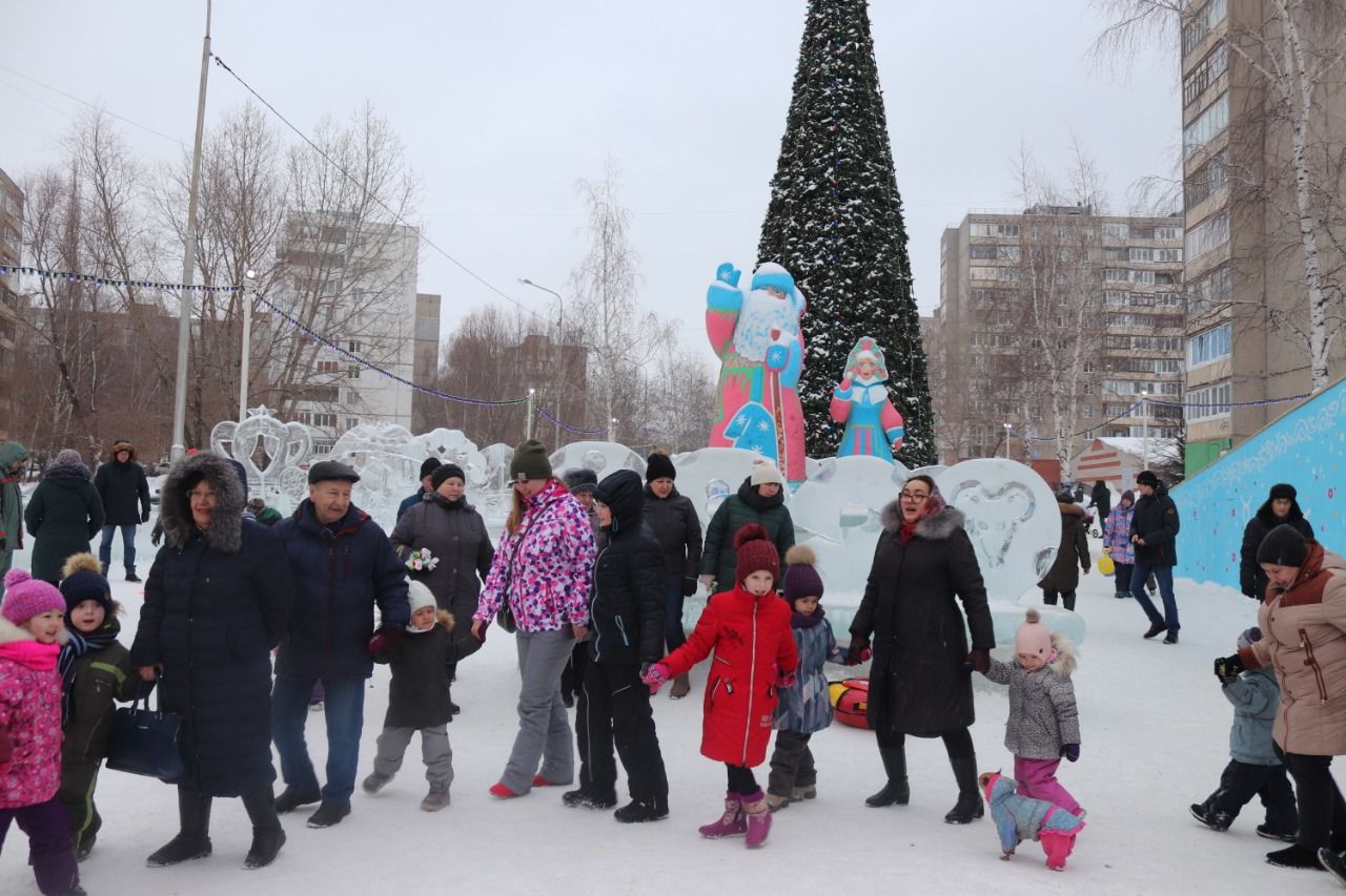 На ледовых городках Кировского района г. Уфы проходят развлекательные мероприятия
