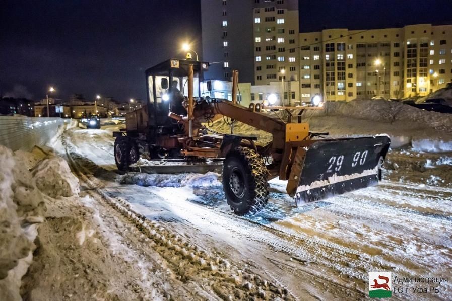 В условиях снегопада городские службы работают в усиленном режиме